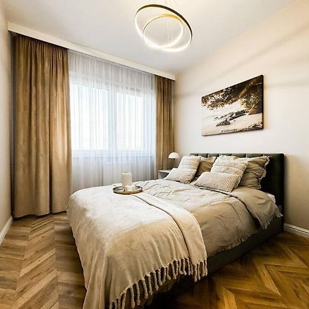 Balcony & Parking, Modern Elegant Apartment! Near Tram วรอตซวาฟ ภายนอก รูปภาพ