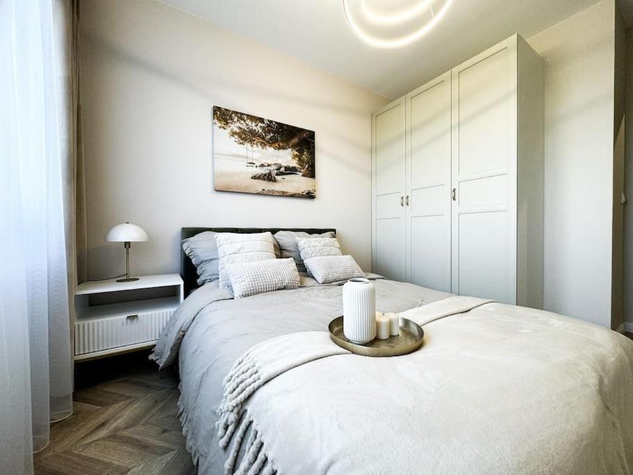 Balcony & Parking, Modern Elegant Apartment! Near Tram วรอตซวาฟ ภายนอก รูปภาพ